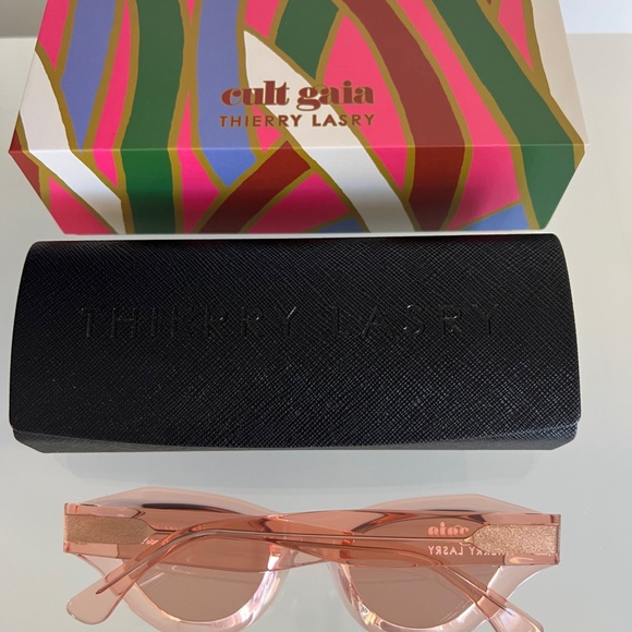CULT GAIA X THIERRY LASRY Jaya Pink Sunglasses